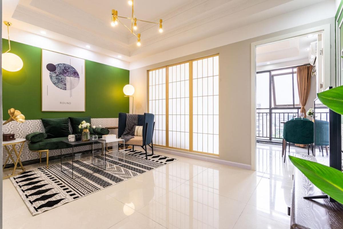 Wuhan Hongshan-Guanggu Square- Locals Apartment 00157650 Экстерьер фото