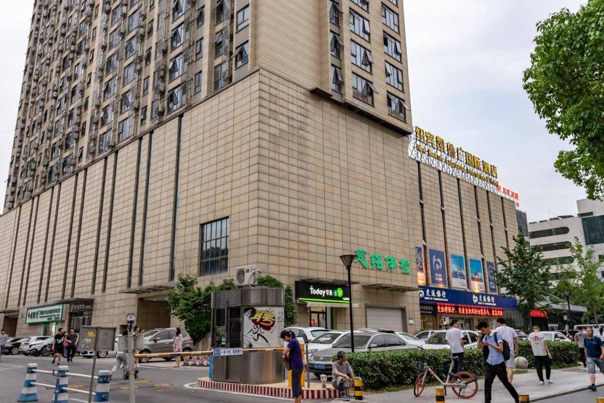 Wuhan Hongshan-Guanggu Square- Locals Apartment 00157650 Экстерьер фото
