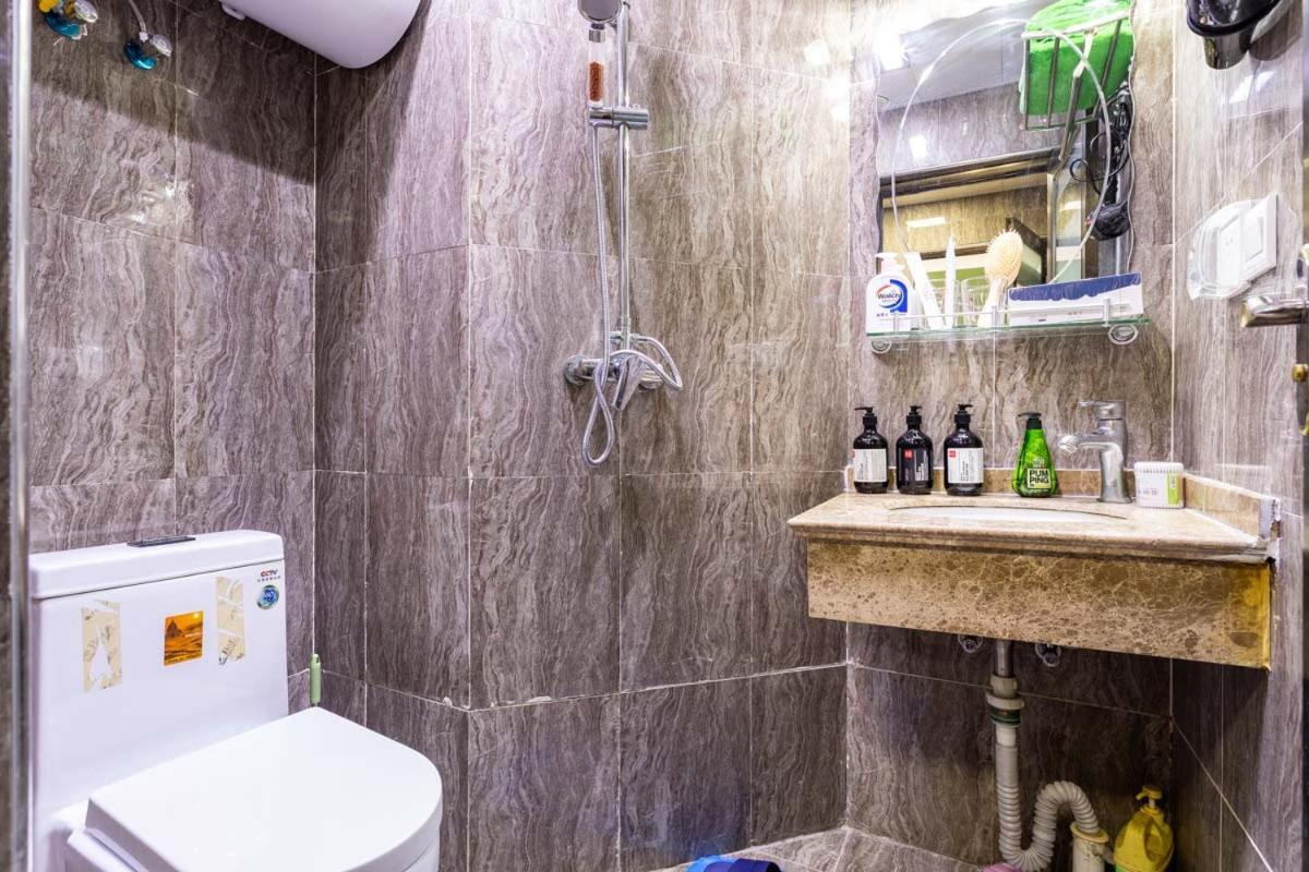 Wuhan Hongshan-Guanggu Square- Locals Apartment 00157650 Экстерьер фото